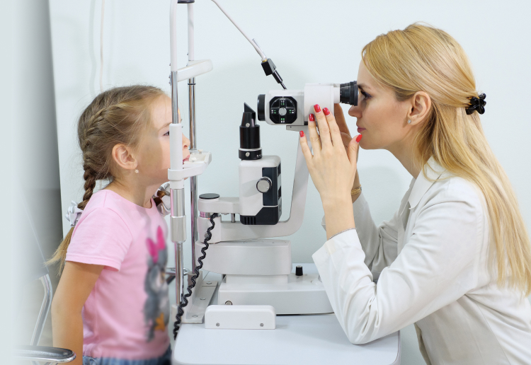 Почему важно проверять зрение с рождения?